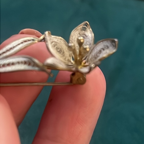Vintage Floral Filigree Brooch - Picture 10 of 17
